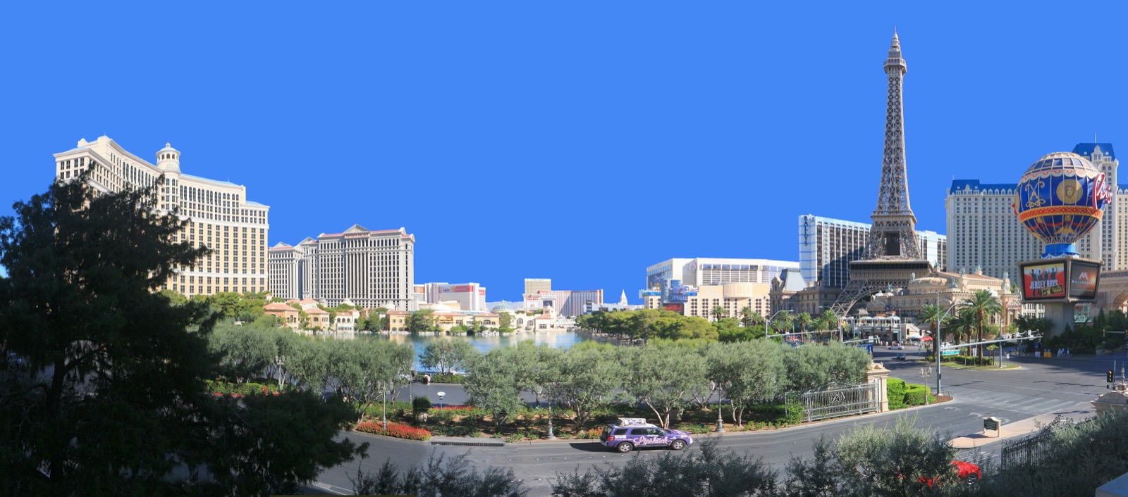 Panorama of the Las Vegas Strip from Bellagio to Paris Las Vegas